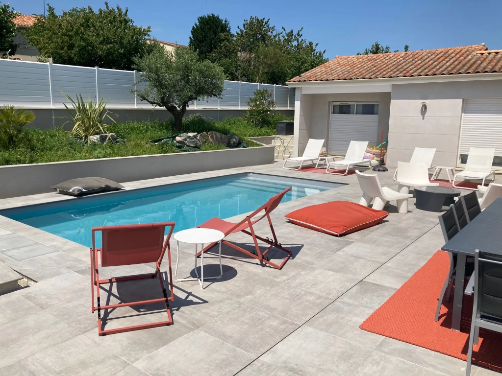 Tour de piscine à Angoulême